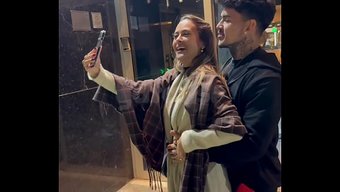 Pagodede Ateşli Bir Adamla Tanıştım, Onu Gezdirdim Ve Iyice Azdım.