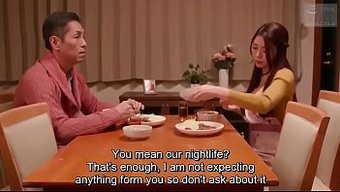 Karısı, Sert Japon Videosunda Kocasının Aldatma Fantezisini Gerçekleştiriyor