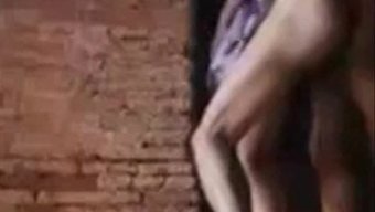 Yeni Gelen, Minuporn Videosunda Dominant Bir Rol Üstleniyor