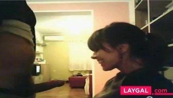 Gerçek Amatör Karı, Büyük Poposunu Hardcore Tarzında Sergiliyor