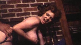 Retro Pornoda Yaşlı Bir Adamla Genç Kadın