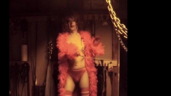 Ingiliz Milf Madame Yüksek Topuklu Ayakkabılar Ve Bdsm Aksiyonunda Empati