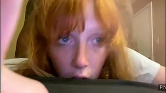 Ateşli, Küçük Göğüslü Olgun Bir Kadın Arkadan Beceriliyor