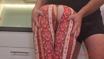 Evi Temizliyor Ve Yeni Temizlikçi Kadınımla Arzularımı Tatmin Ediyorum