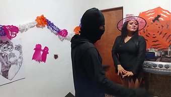 Sapık Bir Cadı, Patronuna Iksir Hazırlayıp Onu Köle Gibi Sikişiyor.