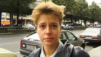 Büyük Doğal Göğüslü Alman Karısı Para Karşılığında Seks Yapıyor