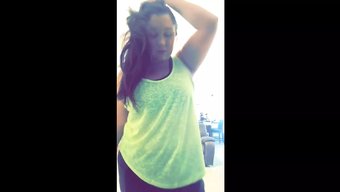 Büyük Göğüsler Derlemesi: Göğüslü Kızlar Kıvrımlarını Sergiliyorlar