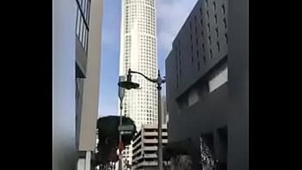 Ünlü Yıldız Hollywood'Da Cesur Güzellikle Tutkuya Dalıyor