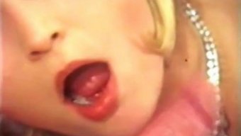 Vintage Üçlüde Tutkulu Dudaklar