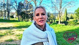 Victoria Nova, Sıcak Iç Çamaşırları Içinde 47 Yaşında Bir Güzellik.