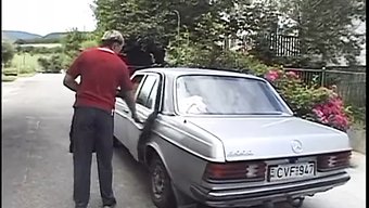 Amerikalı Genç, Biseksüel Üçlü Sırasında Yüzüne Boşalıyor