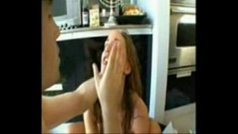 Duygusal Milf Sert Seksin Tadını Çıkarıyor Ve Şaplak Yiyor