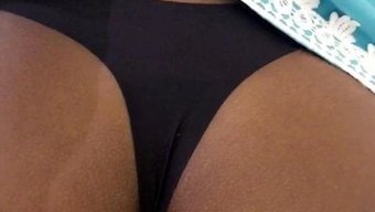 Büyük Siyah Yaraklı Üçlüde Güzel Karılar