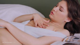 Kamera Karşısında Ellie Luna'Nın Büyüleyici Solo Performansı