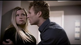 Genç Sarışın Bir Kız, Matematik Öğretmenini Ziyaret Ediyor Ve Sert Bir Cinsel Karşılaşmaya Dönüşüyor.