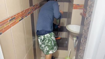 Güzel Üvey Kızı, Üvey Babasına Özel Bir Yeni Yıl Hediyesi Verir.