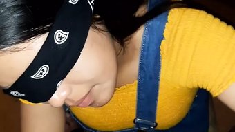 Üniversite Öğrencisi Kuzeniyle Yurt Odasında Oral Seksin Tadını Çıkarıyor