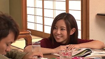 Sessiz Baştan Çıkarma: Japon Amatör Genç Yatakta Sessizce Kendini Tatmin Ediyor