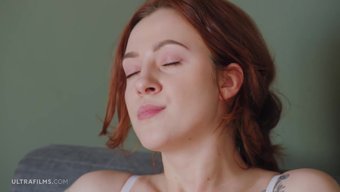 Cherry Candle’ın Başrolde Olduğu, Ayak Masajı Yaparken Çiftin Efsane Lezbiyen Seks Macerası.