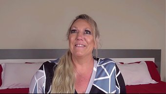 Amatör Fahişeler Venus Ve Foxxxy, Kocaman Memelerini Ve Amlarını Sertçe Parçalıyor.