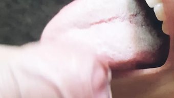 Sevimli Genç Büyük Bir Yarrağı Alıyor