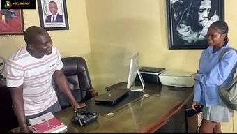 Ateşli Ve Seksi Bir Öğrenci, Buharlı Bir Yurt Sahnesinde Yavaş Yavaş Sikiliyor.