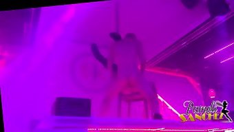 Pamela Sánchez'In Büyük Popolu Bir Bebekle Halka Açık Mastürbasyon Ve Oral Performansı