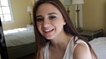 Büyük Doğal Göğüslü Genç Elektra Rose, Pov Röportajında Sikişiyor