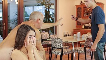 Baba, Çekici Genç Kızı Gererken Üvey Oğlu Izlerken Daddy4k Videosu