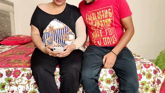 Doğal Varlıklara Sahip Aldatan Bir Milf'I Içeren Hintli Bir Film