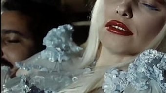 Italyan Vintage Pornosuyla Yoğun Hardcore Eylem