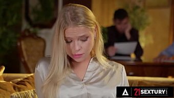 Güzel Alexa Flexy, Patronlarıyla Üçlüde Sert Anal Seks Yapıyor.