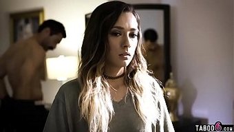 Uygunsuz Düşüncelere Sahip Amcasıyla Tatile Gelen Genç Kadın