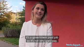 Seksi Öğretmen Agnes White'In Açık Havada Araba Karşılaşması Ek Para Karşılığında