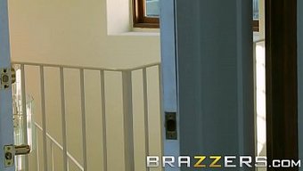 Jenni Lee'Nin Üvey Babası Keiran Lee Ile Iç Çamaşırıyla Baştan Çıkarıcı Bir Karşılaşması