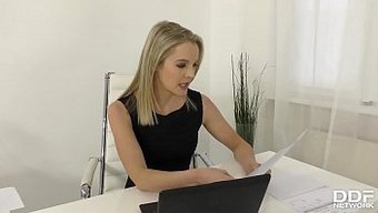 Tiffany Tatum Ve Rose, Sarışın Bombalar, Derin Boğaz Ve Cowgirl Eylemiyle Sıcak Üçlüde