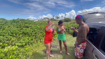 Ormanda Arkadaşlarla Eğlenceli Bir Zaman Vahşi Ve Tutkulu Bir Deneyime Dönüşüyor.