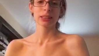 Muhteşem Göğüslü Gay Genç