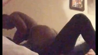 Siyah Üvey Anne, Cowgirl Pozisyonunda Poposuna Sıcak Bir Yük Alıyor