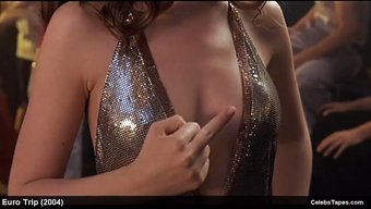 Kristin Kreuk Ve Arkadaşları Yumuşak Bir Videoda Güzelliğini Sergiliyorlar