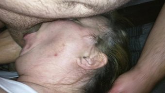 Büyük Doğal Göğüslü Amerikalı Esmer Sikişiyor