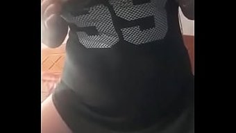 Şilili Olgun Kadın Büyük Göğüsleriyle Sıcak