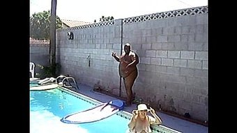 Anma Günü Partisinde Irklararası Grup Seks Ve Boşalma Yutma