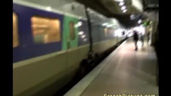 Fransız Olgun Kadın Ilk Anal Penetrasyonunu Ve Yüz Sikişini Yaşıyor