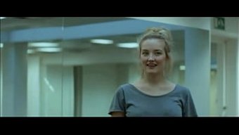 Genç Üvey Kız Kardeş Ve Isveçli Erkek Arkadaşının Evdeki Samimi Anları