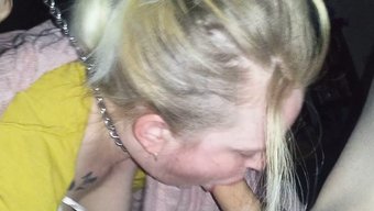 Çarpıcı Esmerle Derin Boğaz Eylemi