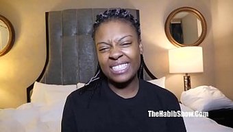 Büyük Göğüslü Amatör Lashay, Kesilmemiş Bir Pakistanlı Tarafından Amını Siktiriyor