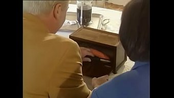 Olgun Lezbiyen Kadınlar Bu Videoda Aşırıya Kaçıyorlar