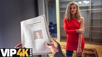 Temizlikçi Fibi Euro Ve Charlie Dean Sıcak Çorap Sahnesinde.