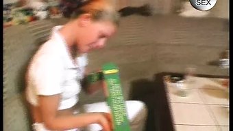 Genç Üvey Kız Kardeş Sakso Çekiyor Ve Kıçını Yalatıyor